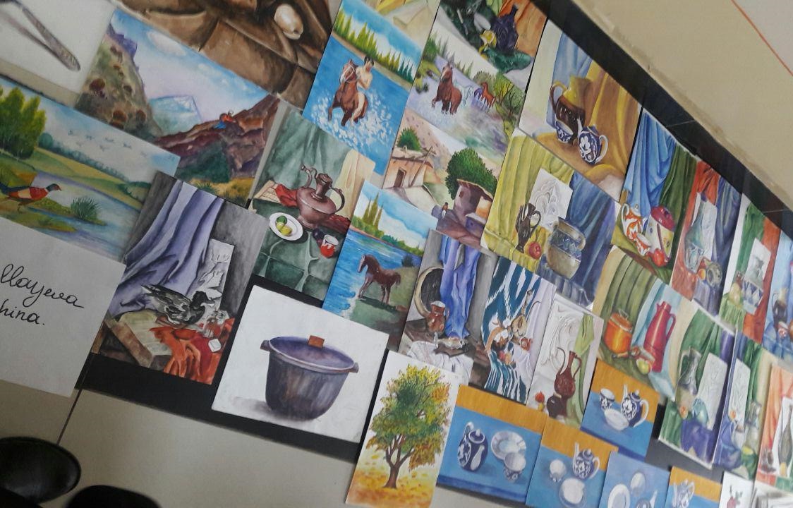 “Goʼzallikka oshno qalblar” mavzuida ijodiy ishlar koʼrgazmasini oʼtkazildi.