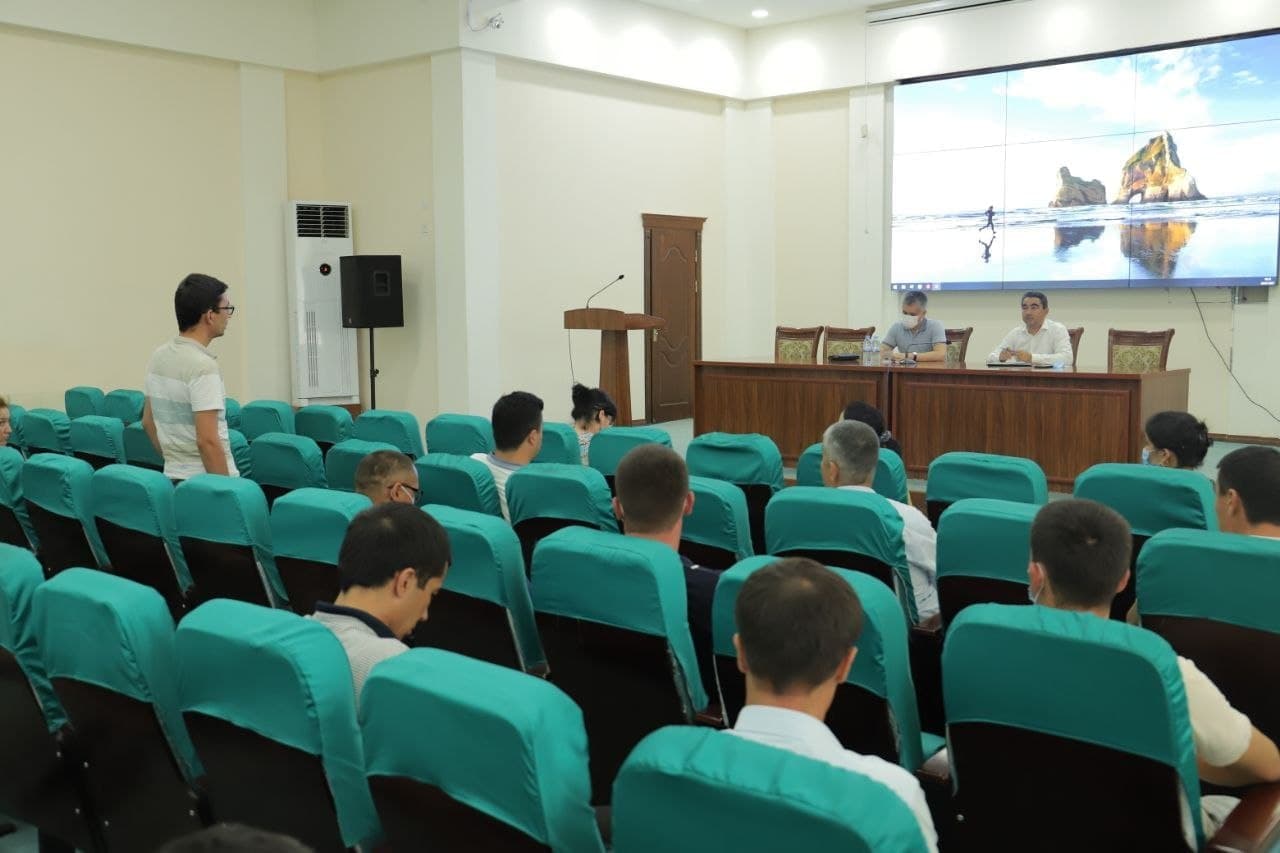 urdu.uz, Urganch davlat universiteti,✔️2021-yilning 28-iyul sanasida Oliy va o‘rta maxsus ta’lim vazirining fan va innovatsiyalar bo‘yicha o‘rinbosari Hakimov Raximjon Rasuljonovich Urganch davlat universitetiga tashrifi avvalida universitet rahbariyati bilan ochiq muloqot o’tkazdi. 