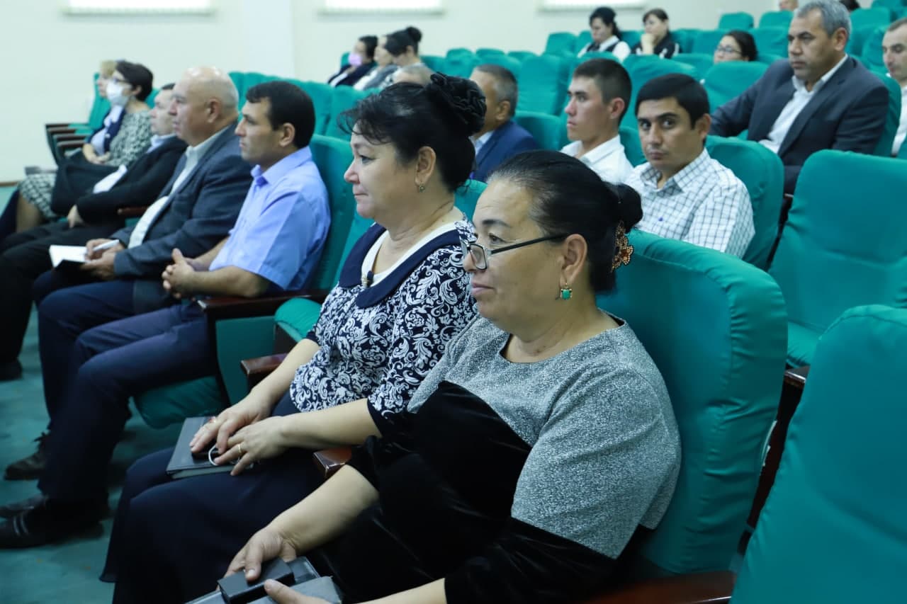 urdu.uz, Aqshning nufuzli universiteti professori Urganch davlat universitetida bo`ldi