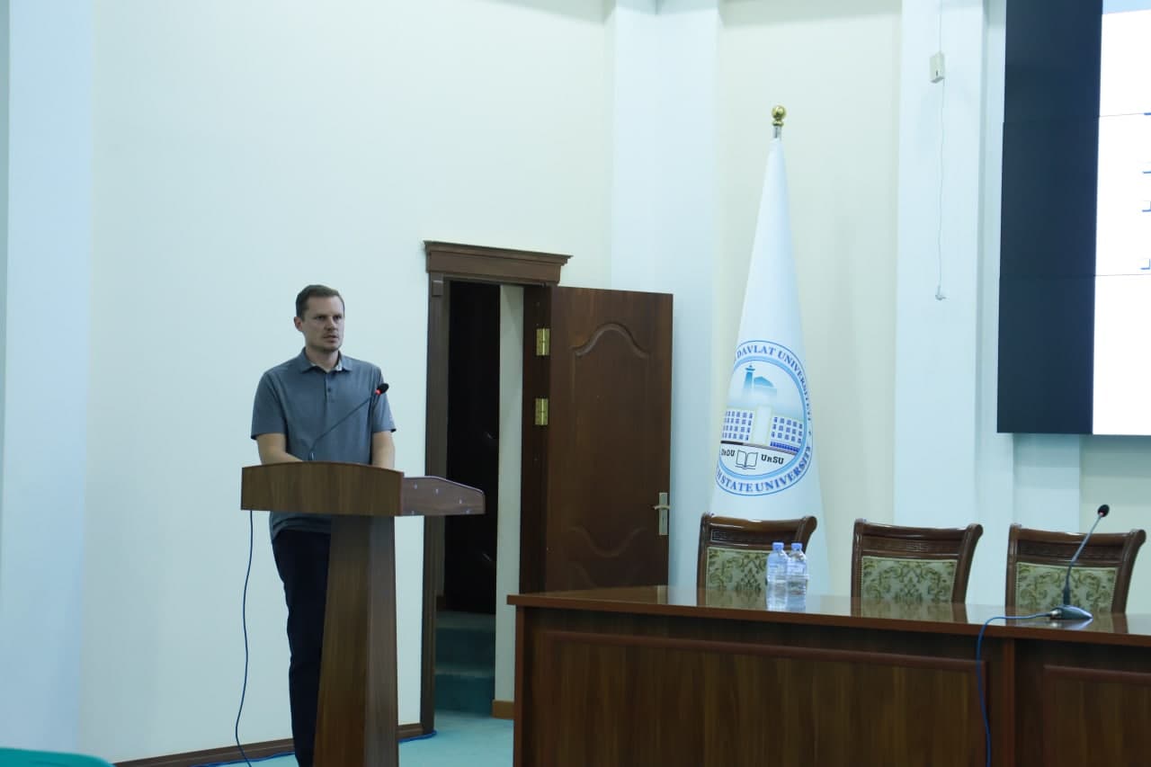 urdu.uz, Aqshning nufuzli universiteti professori Urganch davlat universitetida bo`ldi
