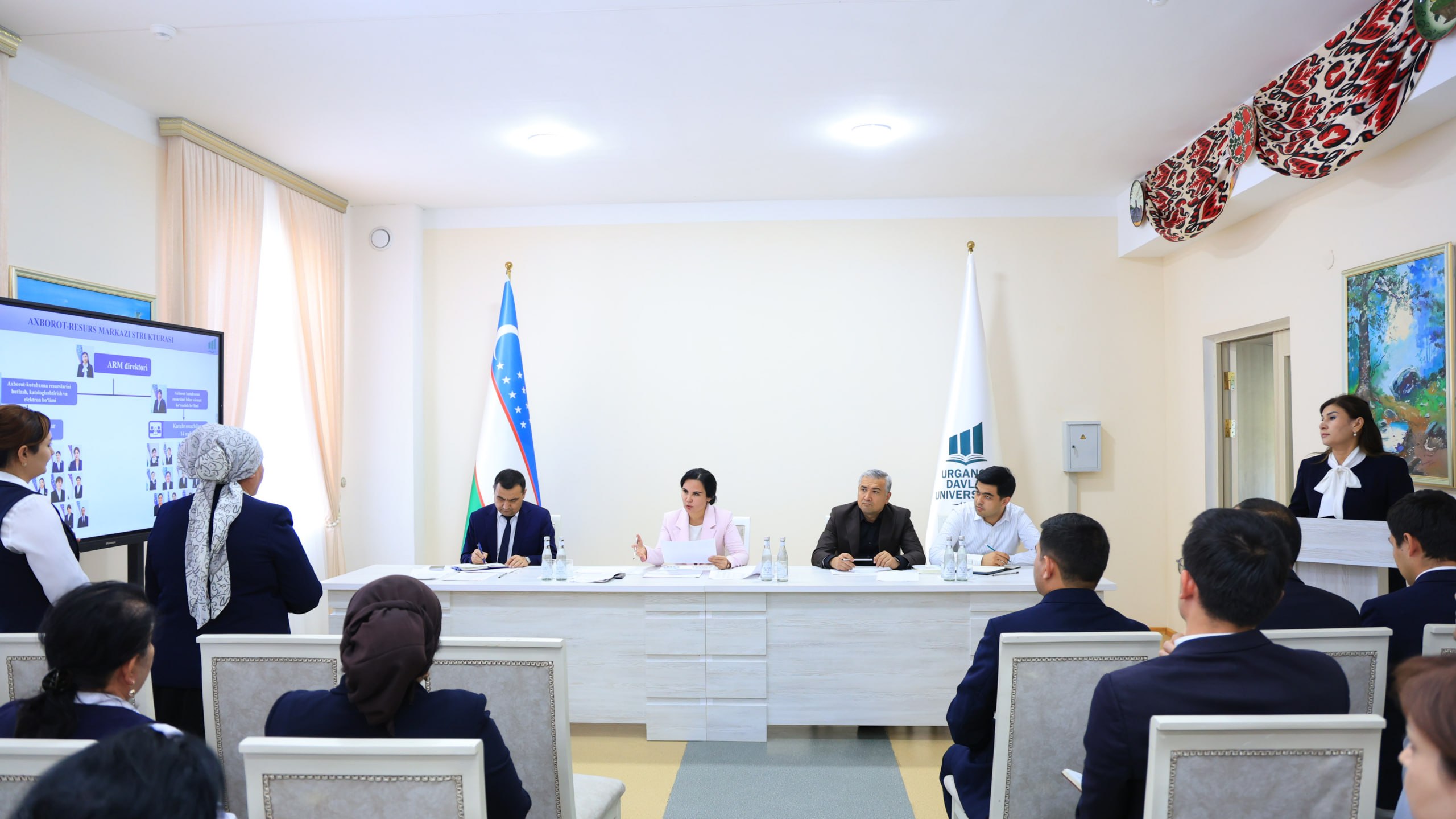 Rektor Axborot-resurs markazi jamoasi bilan uchrashdi