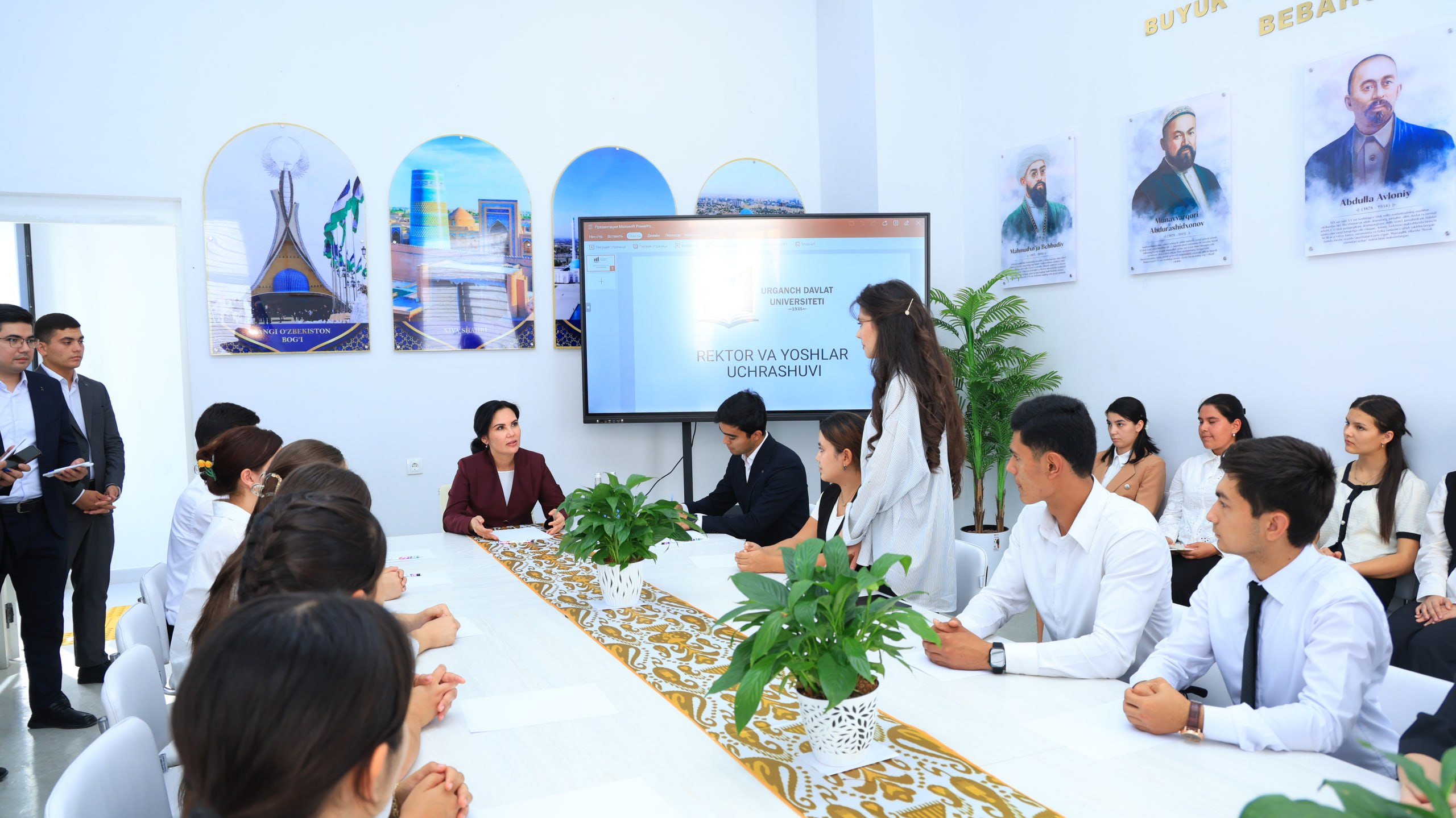 Rektor universitetning media guruhi faollari bilan uchrashdi