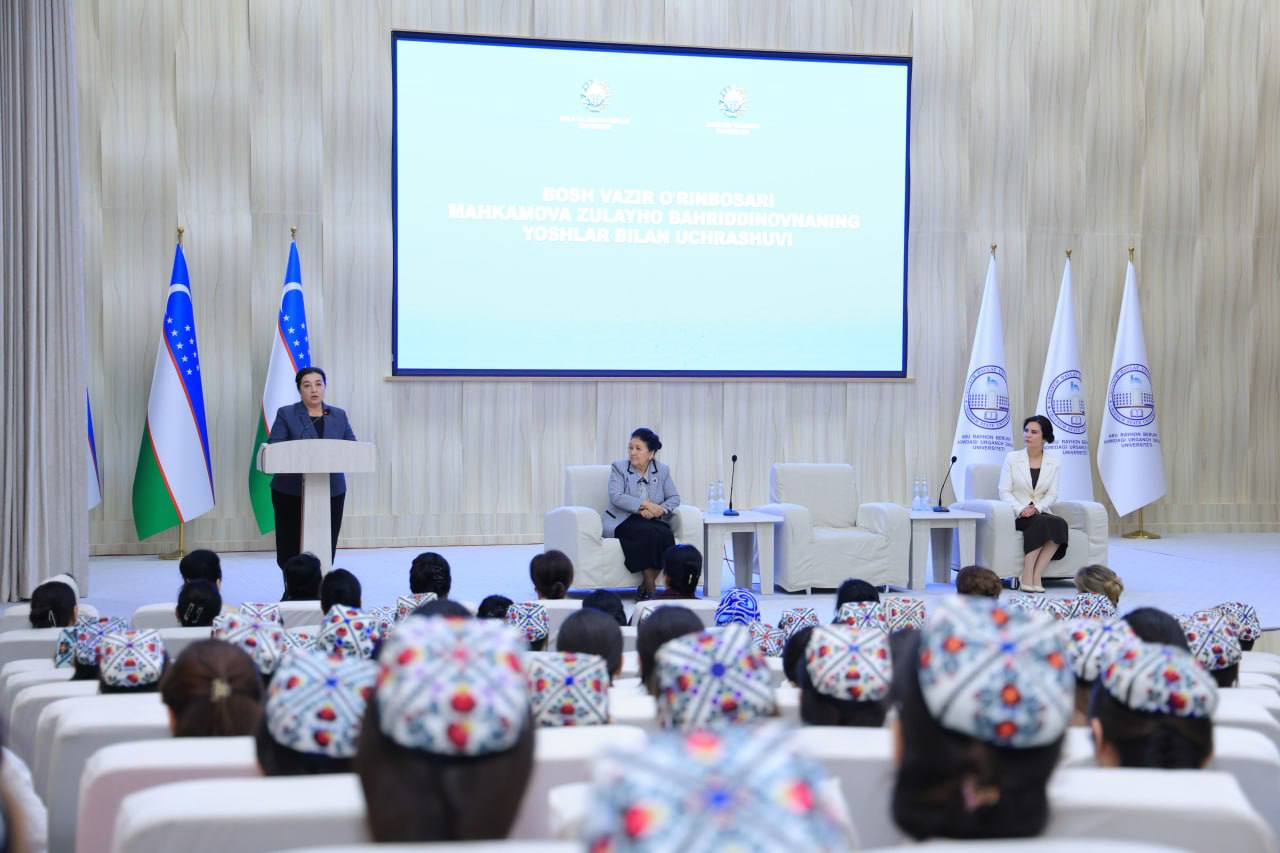 Bosh vazir oʻrinbosari Zulayho Mahkamova UrDU talabalari bilan muloqot qildi