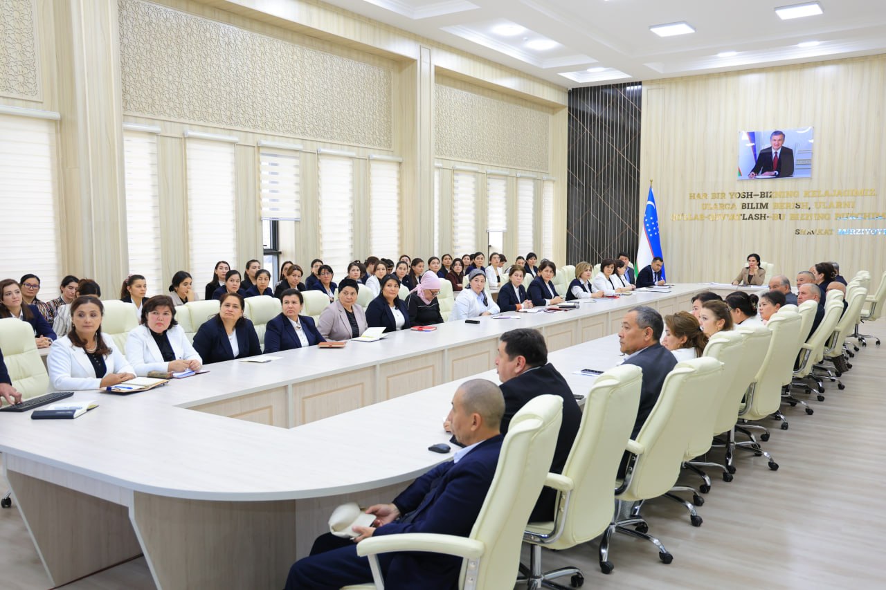 Rektor Xorijiy filologiya fakulteti jamoasi bilan uchrashdi