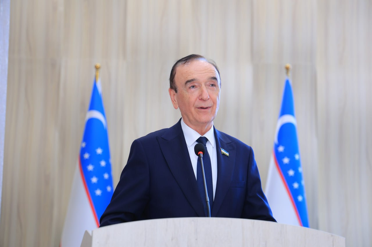 O‘zbekiston Fanlar akademiyasi prezidenti UrDU tadqiqotchilari bilan uchrashdiBugun O‘zbekiston Fanlar akademiyasi prezidenti, akademik Shavkat Ayupov Xorazm viloyati Ma’mun akademyasi raisi Ikrom Abdullayev  hamrohligida Urganch davlat universitetida rektor Feruza Madrahimova boshchiligidagi jamoa va tadqiqotchilar bilan uchrashdi.  Akademik Shavkat Ayupov o‘z ma’ruzasida Xorazm diyori buyuk allo