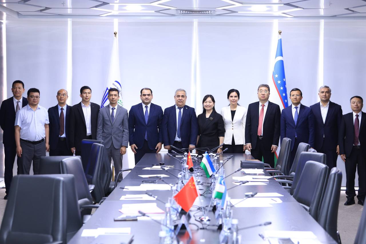 A meeting was held with representatives of China's XCMG Corporation