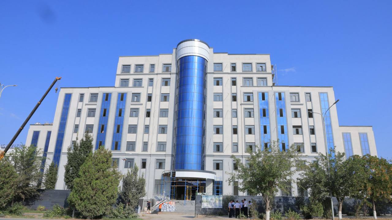 Министр цифровых технологий посетил Ургенчский государственный университет