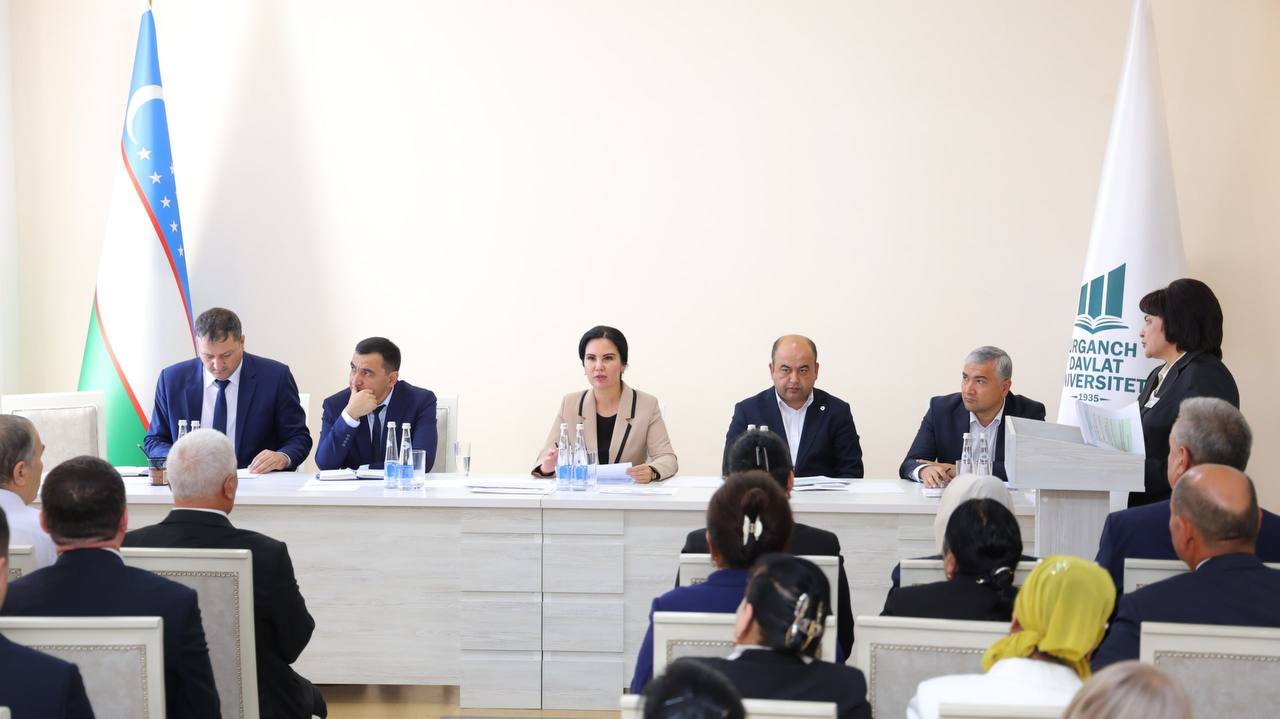 Rektor Psixologiya va san’at fakulteti jamoasi bilan uchrashdi