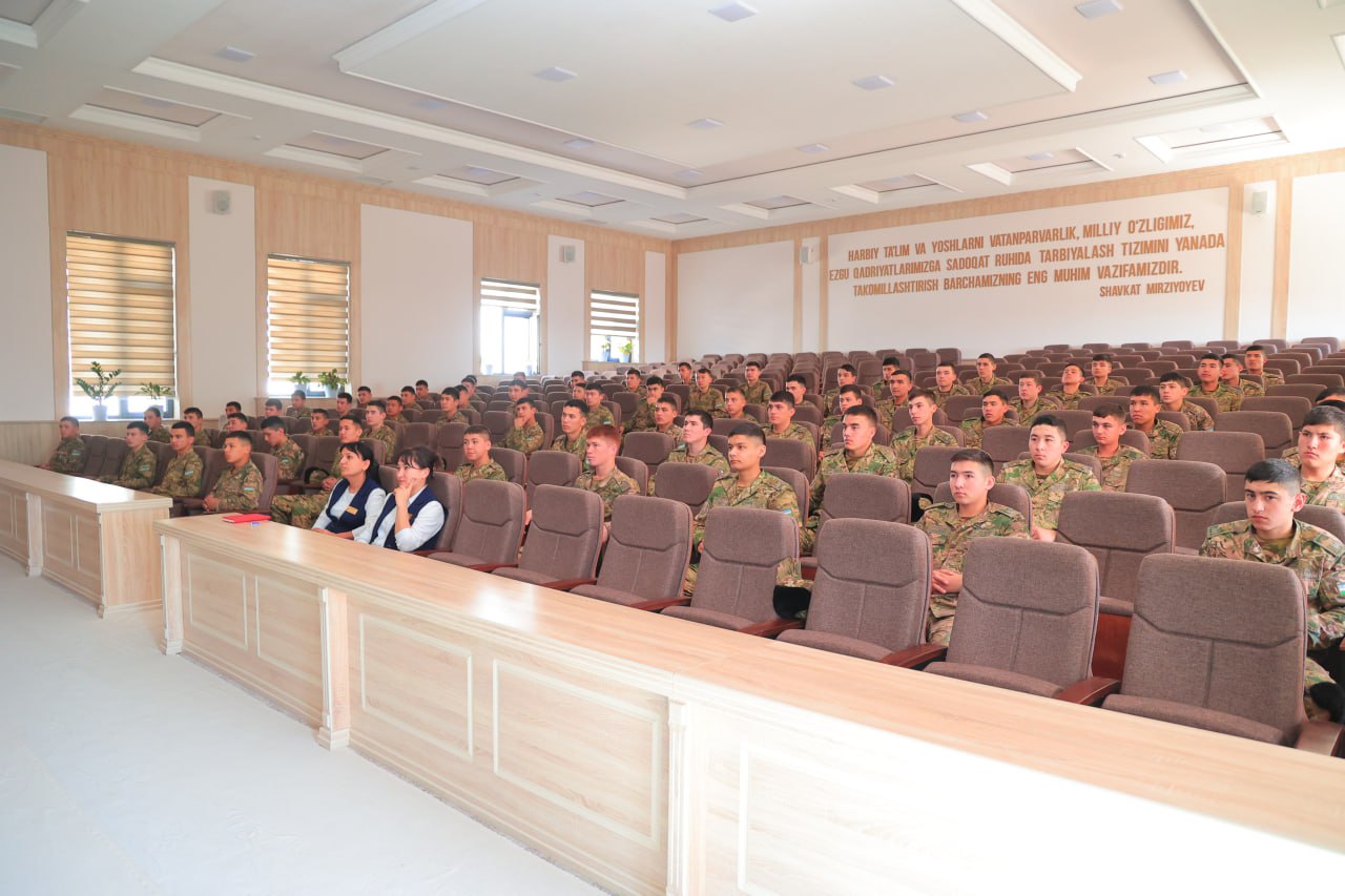 Преподаватели, вернувшиеся со стажировки за рубежом, провели мастер-класс в военном лицее