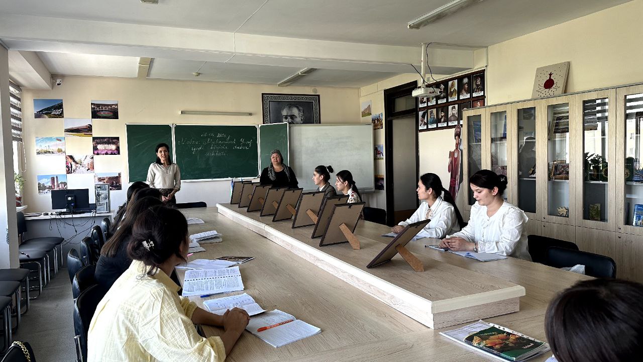 U. Rajabova, Ph.D., a teacher of the Department of Uzbek Linguistics, organized a roundtable discussion on the topic 
