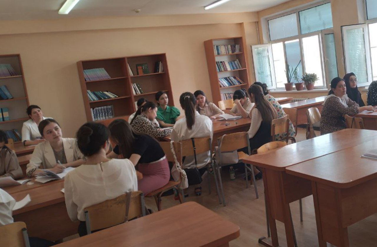 Проведен открытый урок по теме «Современный узбекский литературный язык».