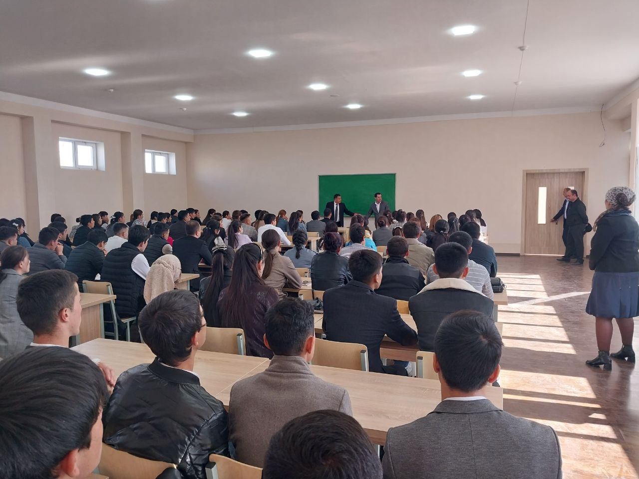 urdu.uz, Rektor va yoshlar