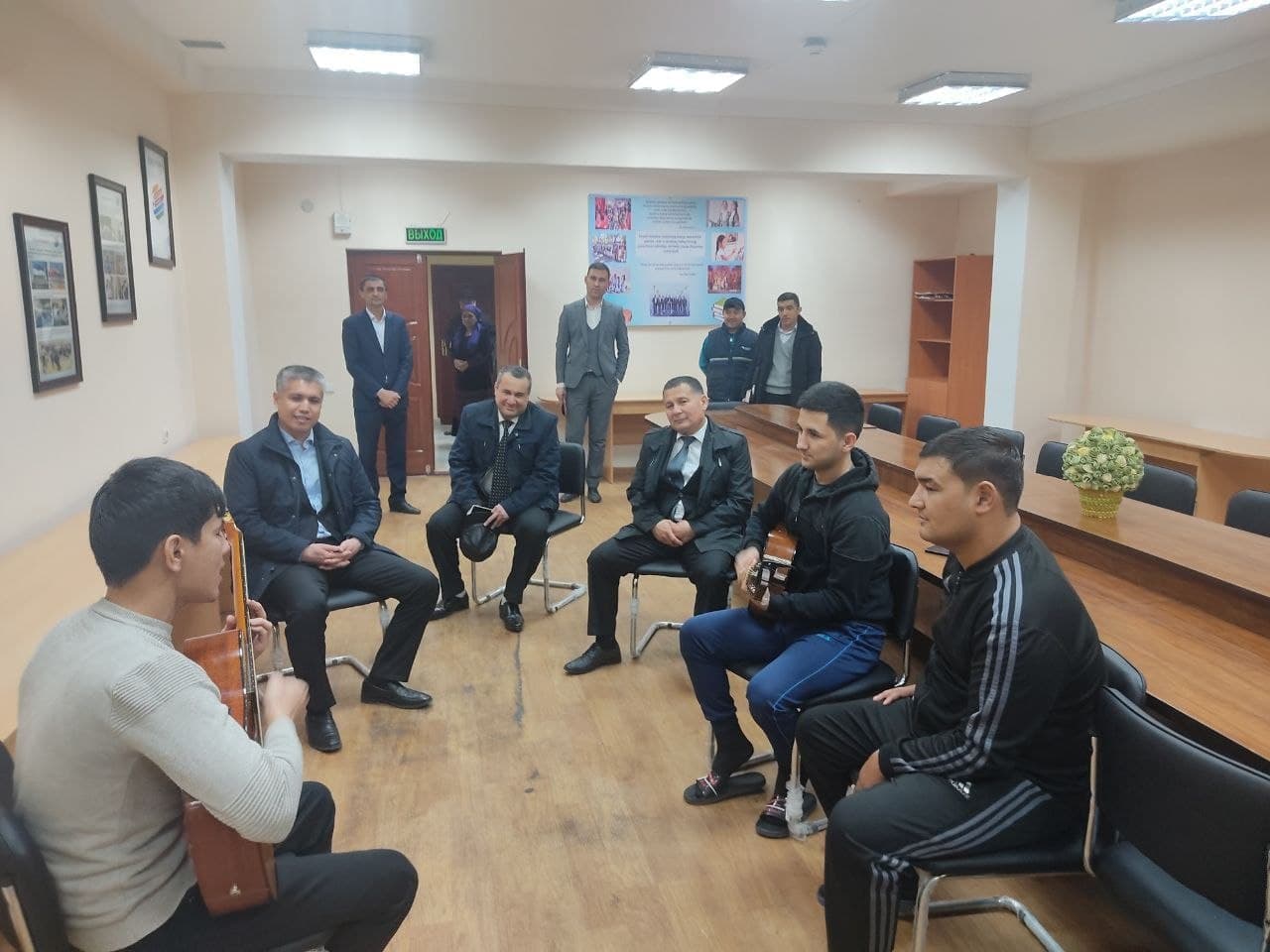 Deputy Minister of Higher and Secondary Special Education Rakhimjon Hakimov met with foreign students studying at Urgench State University