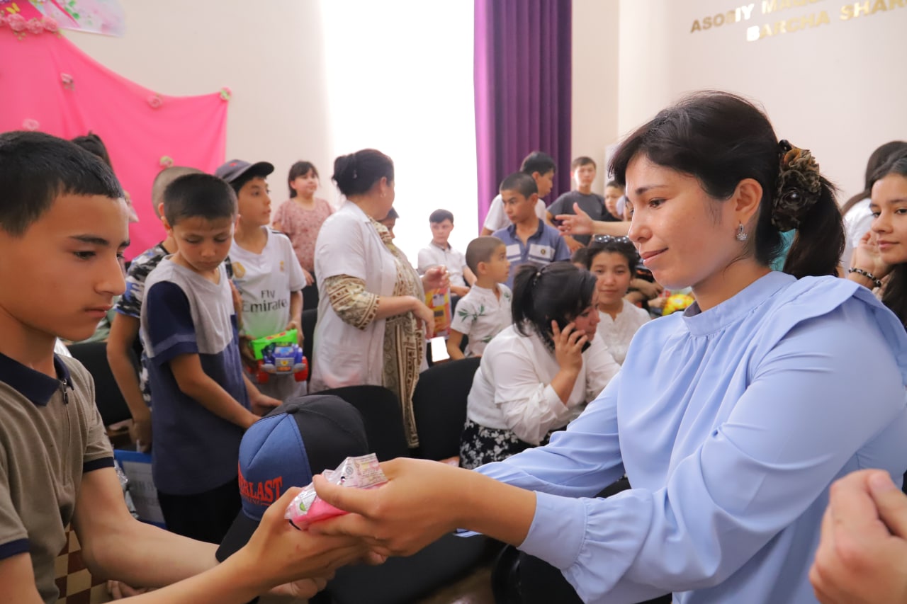 urdu.uz, Urganch davlat universiteti jamoasi 32-son maxsus maktab internatga tashrif buyurdilar