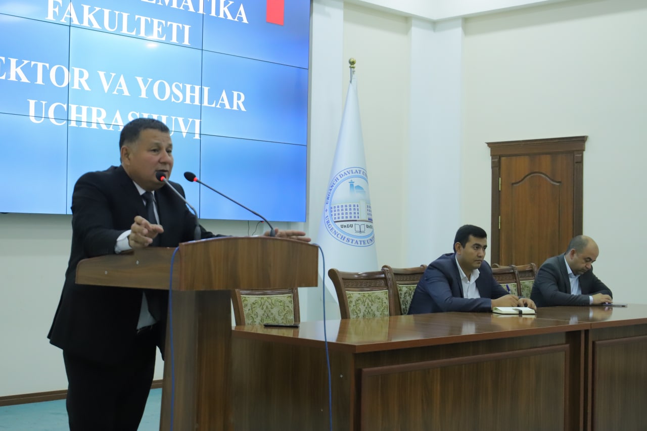 The rector met with the students of the Faculty of Physics and Mathematics