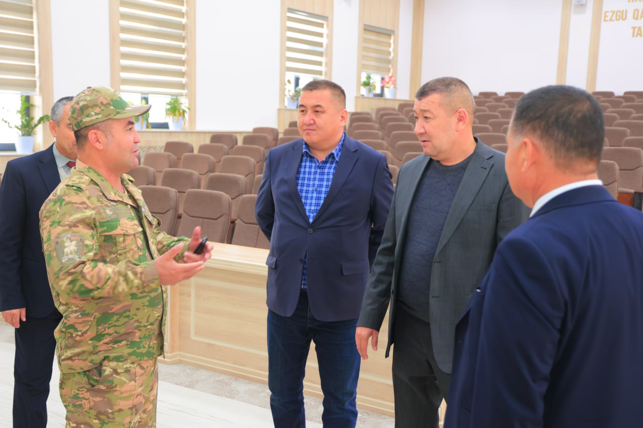 urdu.uz, Harbiylashtirilgan taʼlim muassasasiga tashrif