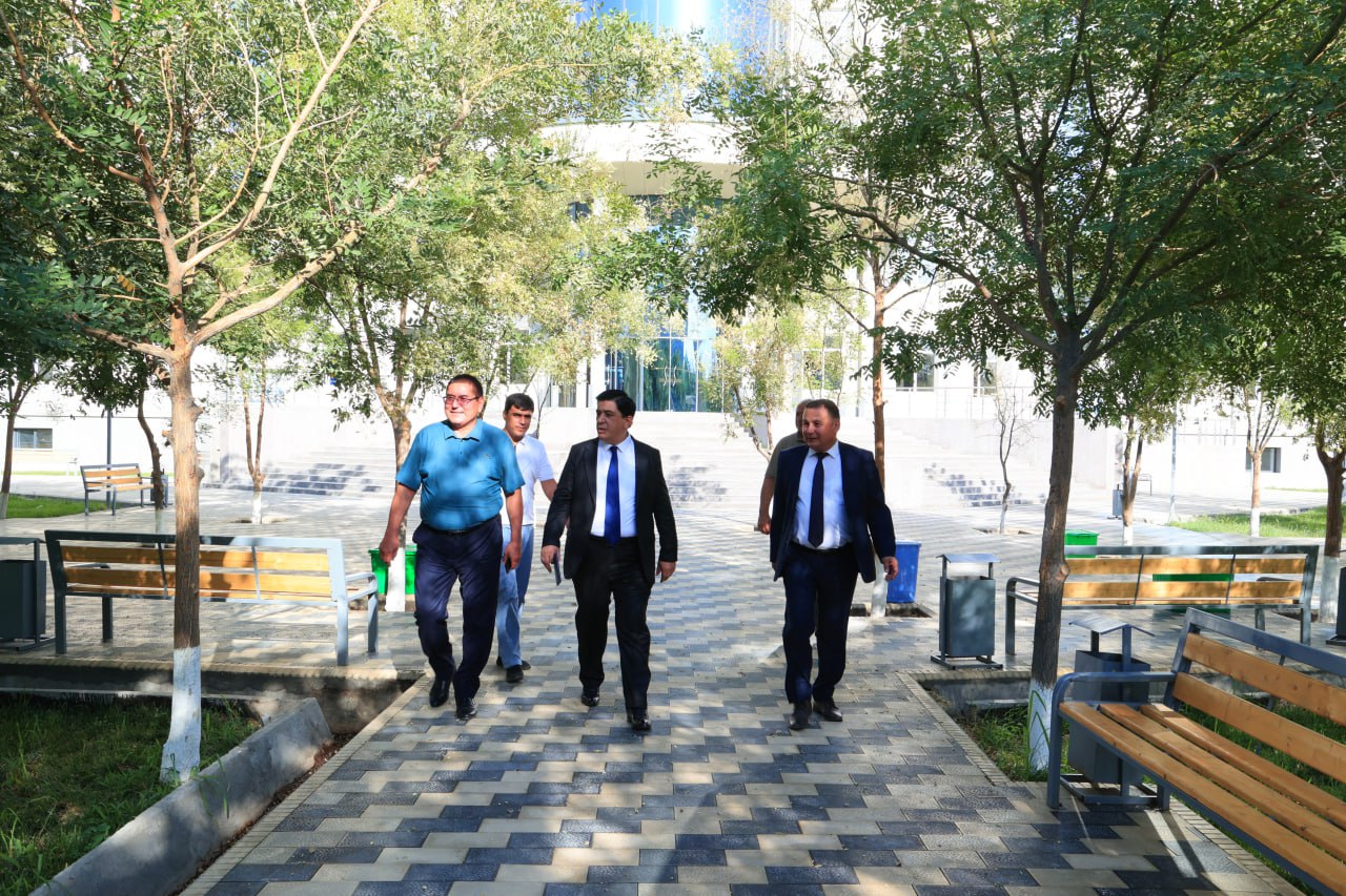 urdu.uz, Oʻzbekiston xalq artisti Ogʻabek Sobirov universitetimiz bitkazuvchisi