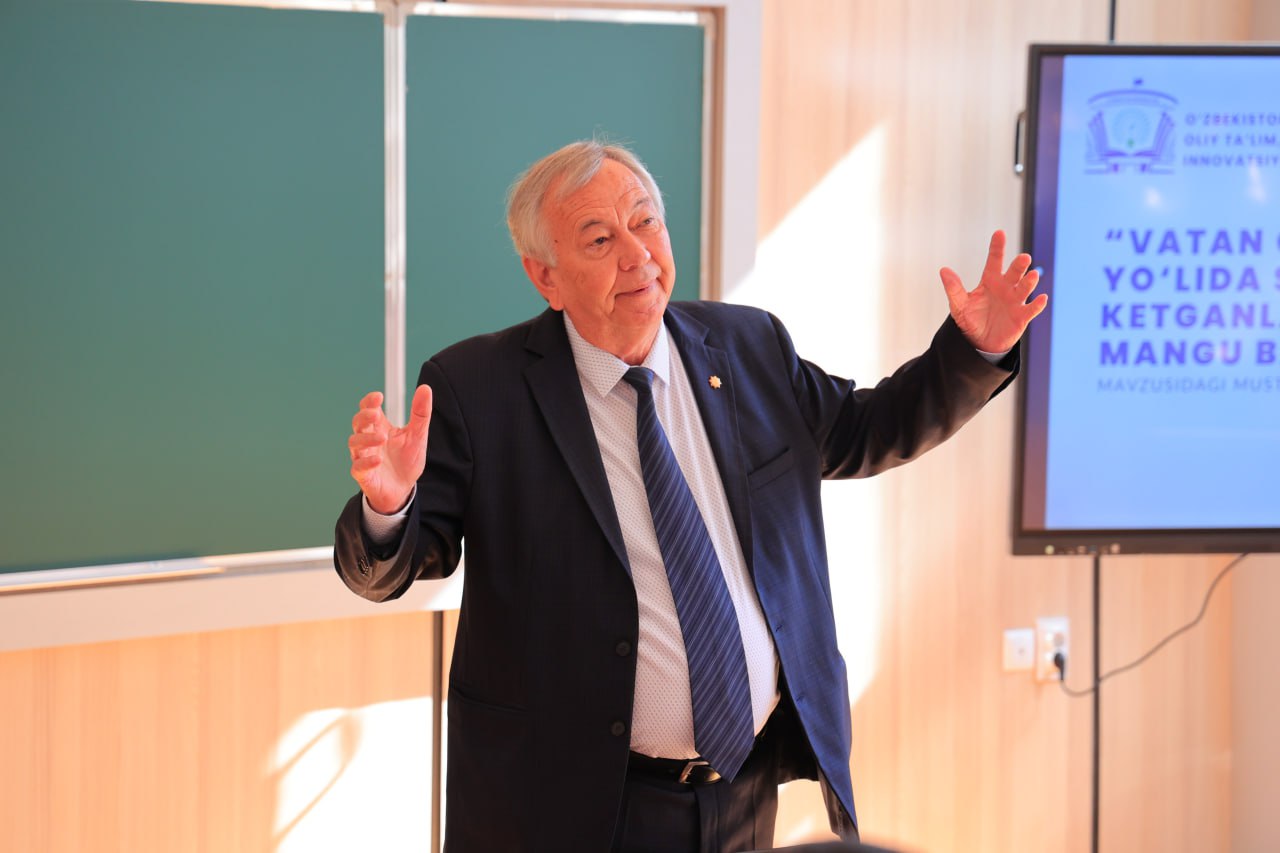 O‘zbekiston Respublikasi Mustaqilligining 32 yilligi hamda O‘zbekiston Fanlar akademiyasining 80 yilligi munosabati bilan Urganch davlat universitetida joriy yilning 4-5 sentabr kunlari “Akademiya kunlari” deb eʼlon qilindi.