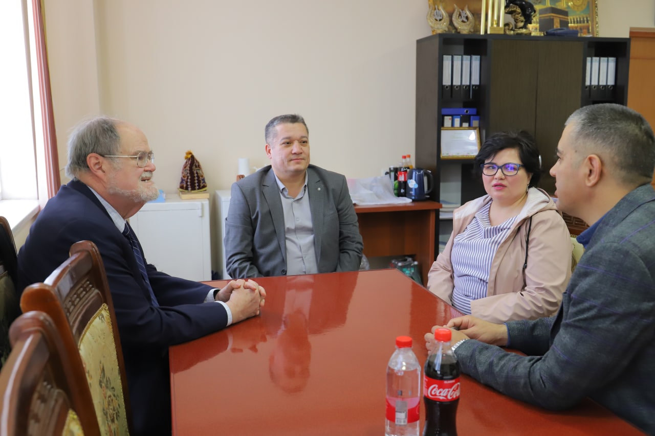 Economist Randall C.Filer at Urgench State University