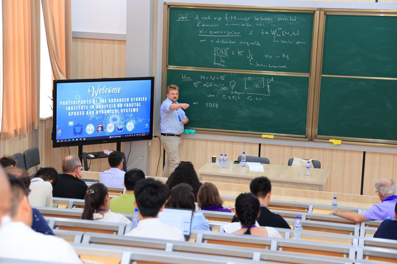 В Ургенчском государственном университете продолжаются учебные занятия Института повышения квалификации