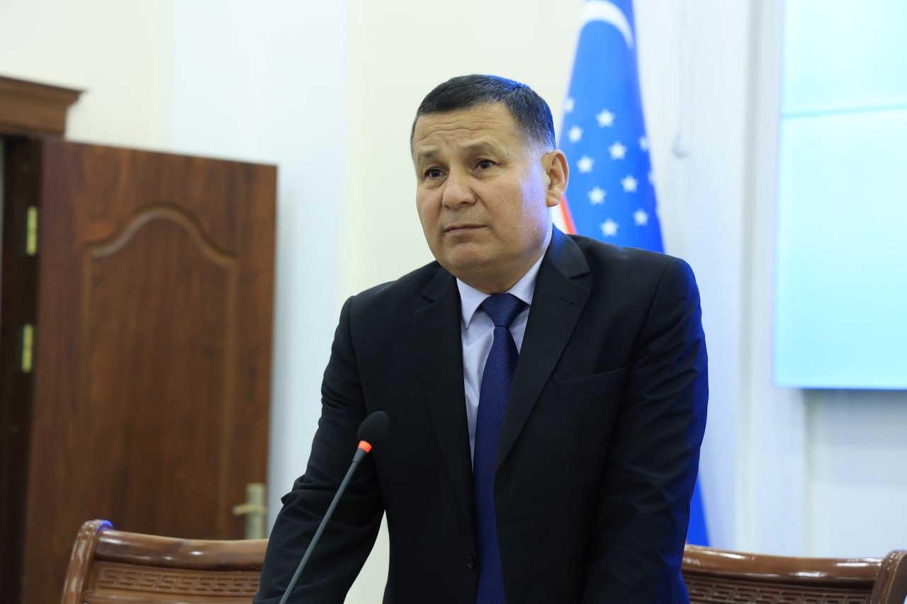 Rektor  Baxrom Abdullayev Tabiiy fanlar fakulteti professor-oʻqituvchilari bilan uchrashdi