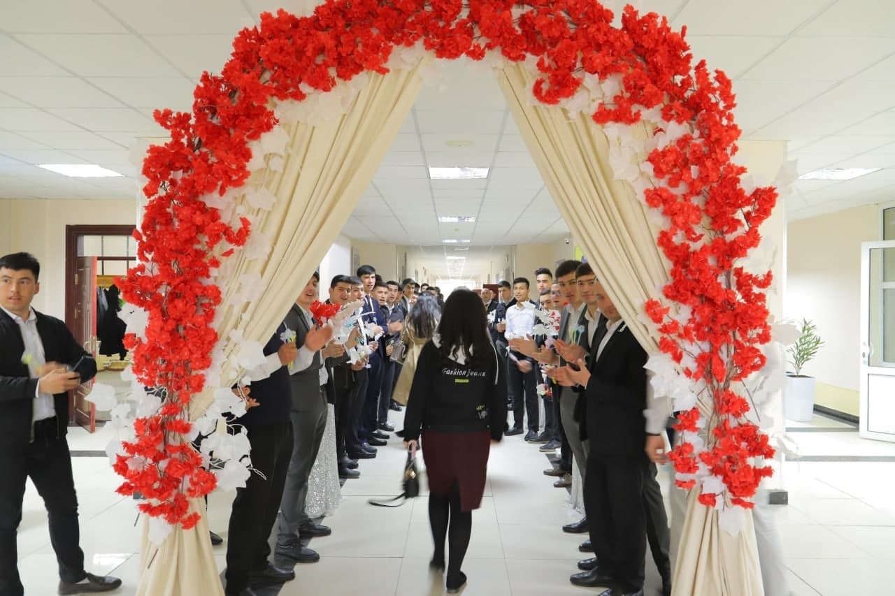 urdu.uz, Universitetimizda erta tongdan bayram tadbirlari ko'tarinki ruhda boshlandi