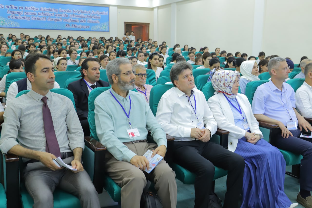 urdu.uz, "Ikki buyuk, bizning umumxalq shoirlarimiz - Mehmet Akif Ersoy va Abdulhamid Sulaymon o'g'li Cho'lpon" simpoziumi oʻz ishini boshladi