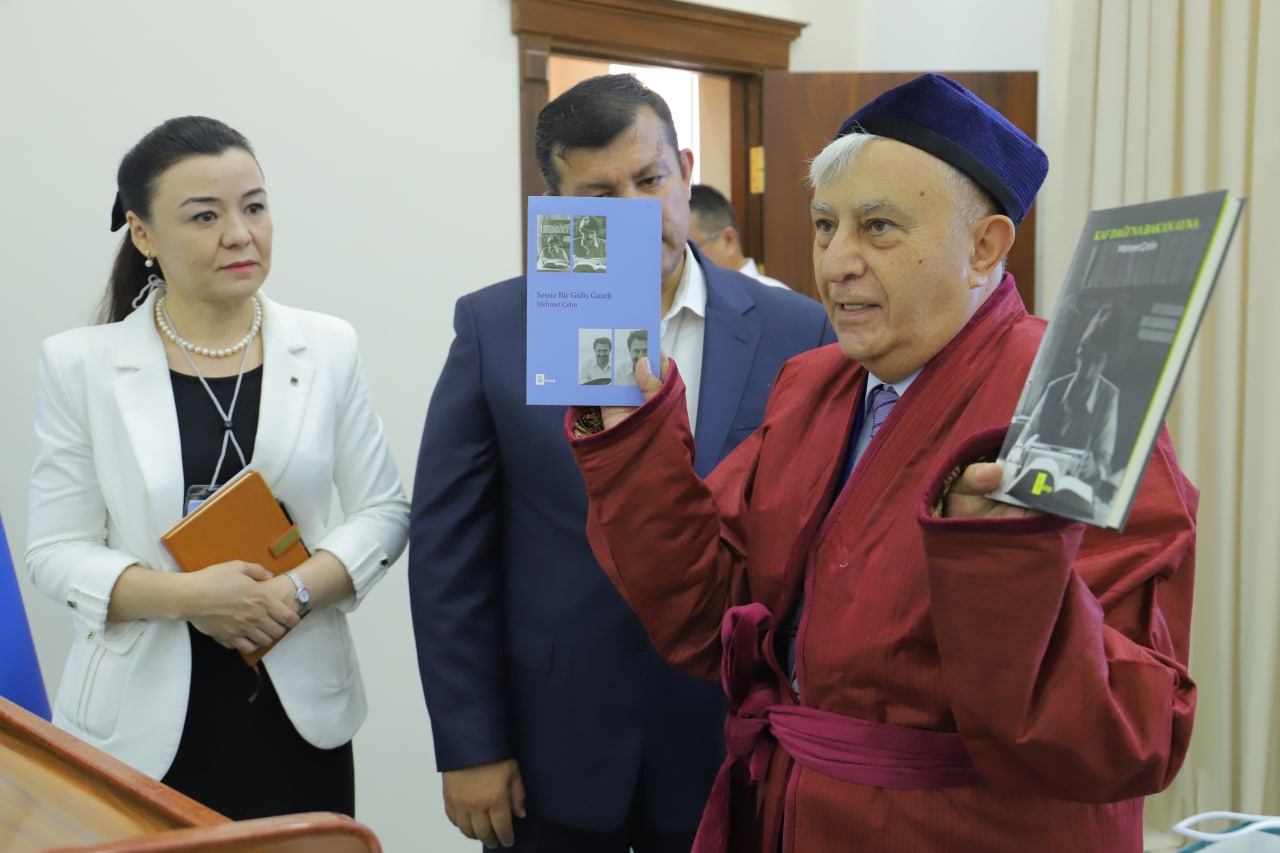 urdu.uz, "Ikki buyuk, bizning umumxalq shoirlarimiz - Mehmet Akif Ersoy va Abdulhamid Sulaymon o'g'li Cho'lpon" simpoziumi oʻz ishini boshladi