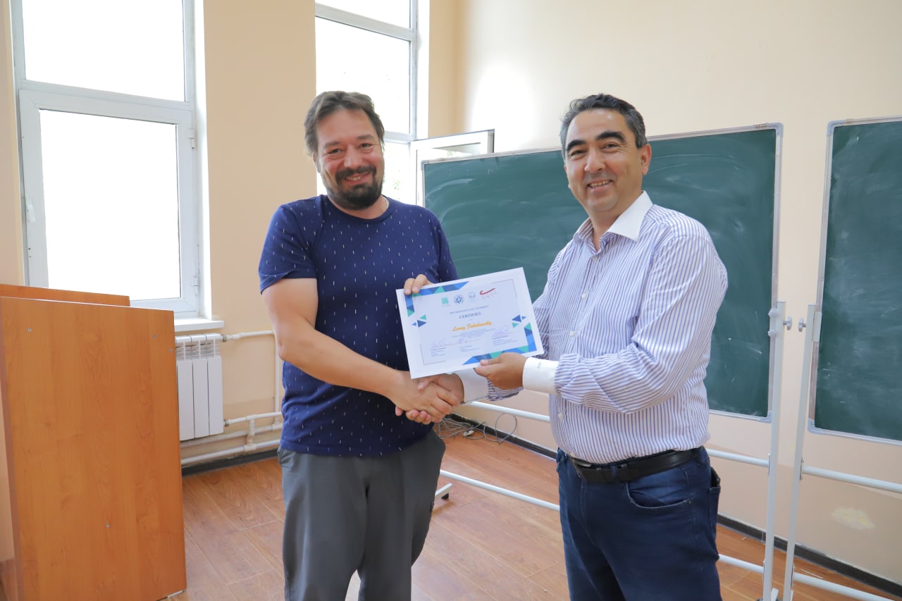 urdu.uz, “Panjaralar, diofant yaqinlashish va balandliklar” mavzusidagi yozgi maktabning oʻquv mashgʻulotlari muvaffaqiyatli yakunlandi