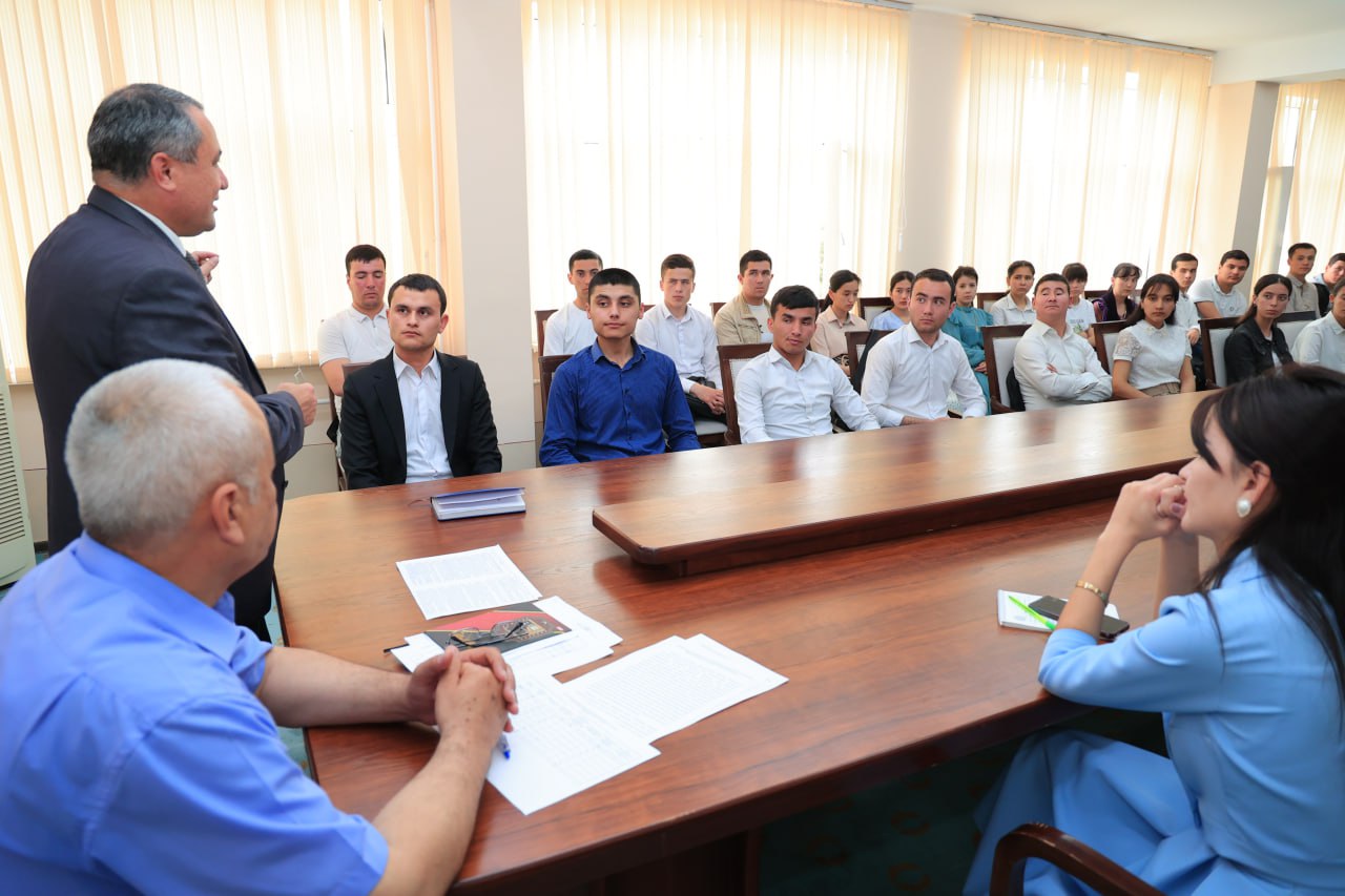 urdu.uz, “Oliy taʼlim muassasasida talabalarni yotoqxona bilan taʼminlash, sport bilan shugʻullanishlari va boʻsh vaqtlarini mazmunli oʻtkazishlari uchun yaratilgan sharoitlar” mavzusida ochiq muloqot oʻtkazildi