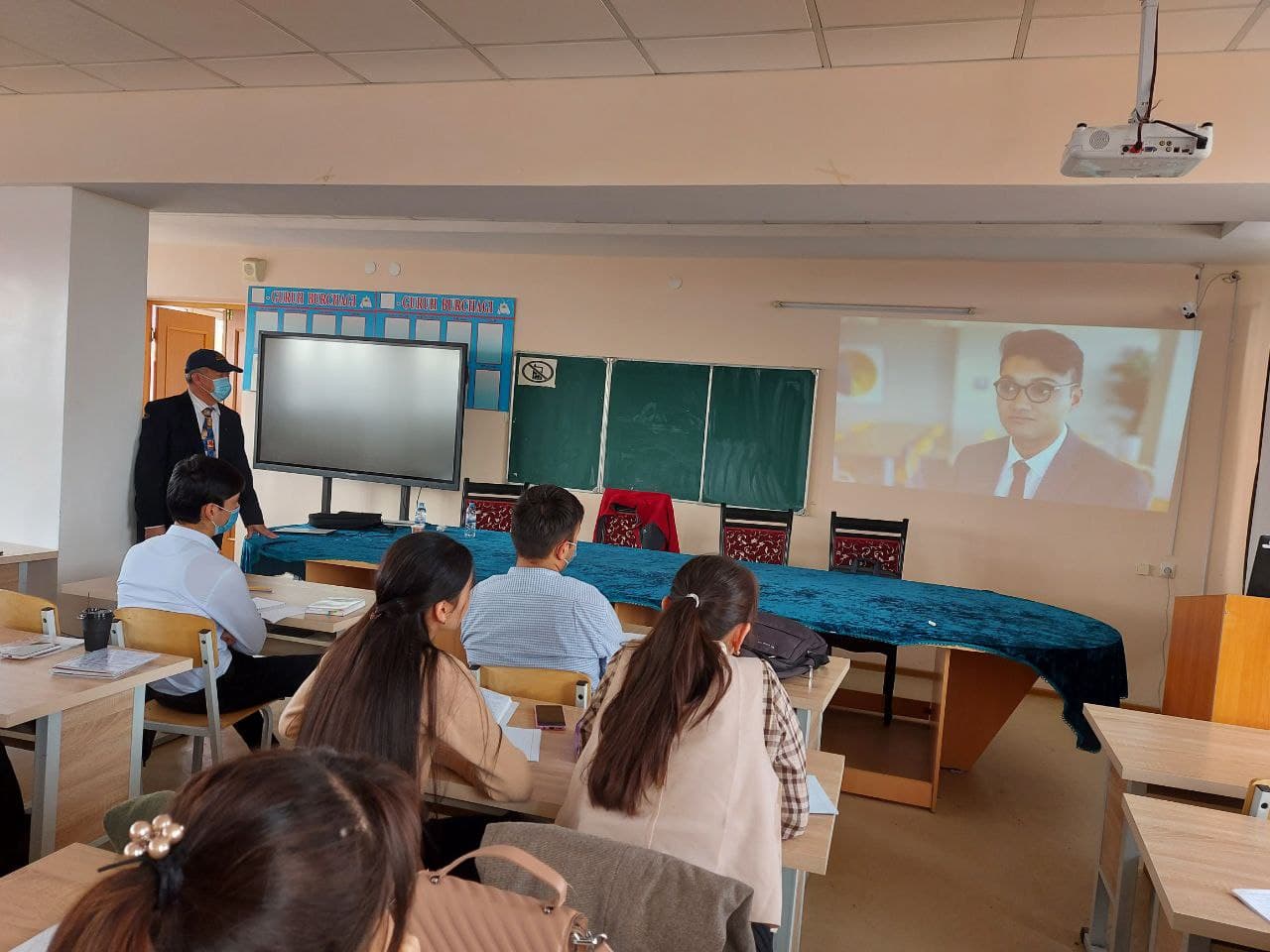 urdu.uz, Florida Xalqaro Universiteti (AQSH) professori Urganch davlat universitetida