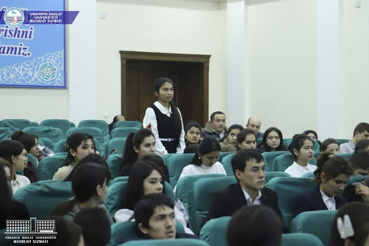 urdu.uz, URGANCH DAVLAT UNIVERSITETI REKTORI BAXROM ABDULLAYEV TABIIY FANLAR  FAKULTETINING 1-KURS TALABALARI BILAN UCHRASHDI