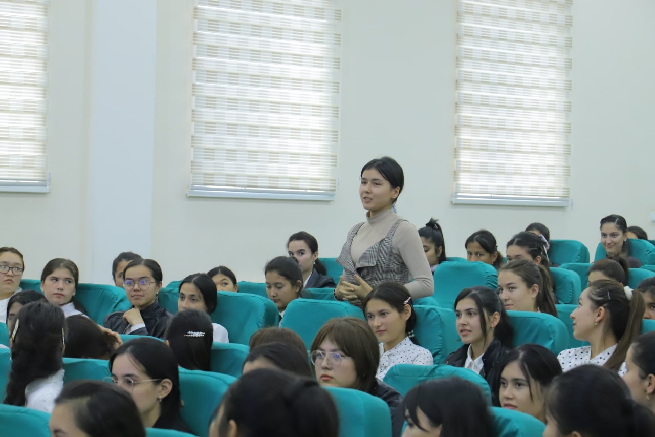 urdu.uz, Rektor Xorijiy filologiya fakulteti talabalari bilan uchrashdi