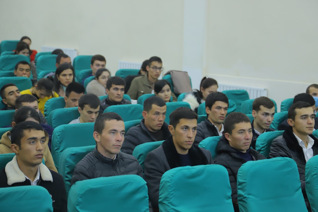 urdu.uz, Bitiruvchi talabalar bilan ochiq muloqot oʻtkazildi