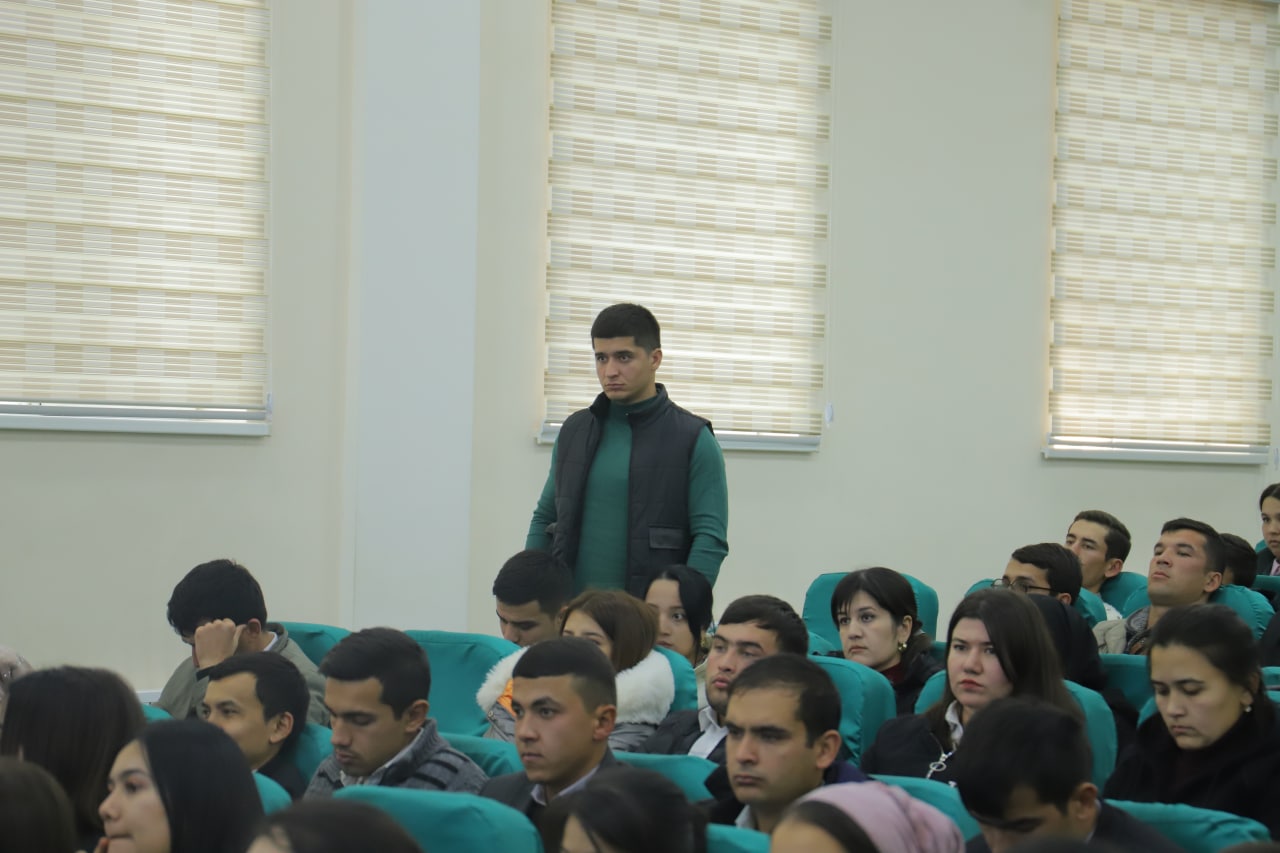 urdu.uz, Bitiruvchi talabalar bilan ochiq muloqot oʻtkazildi