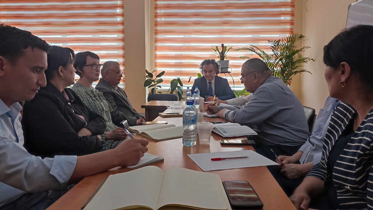 urdu.uz, Fransiyaning O‘zbekistondagi elchixonasi ta’lim hamkorligi bo‘yicha mintaqaviy attashesi Janob Serge Bellini va “Fransuz alyansi” direktori Dilshod Axmedovlar Urganch davlat universitetiga tashrif buyurishdi