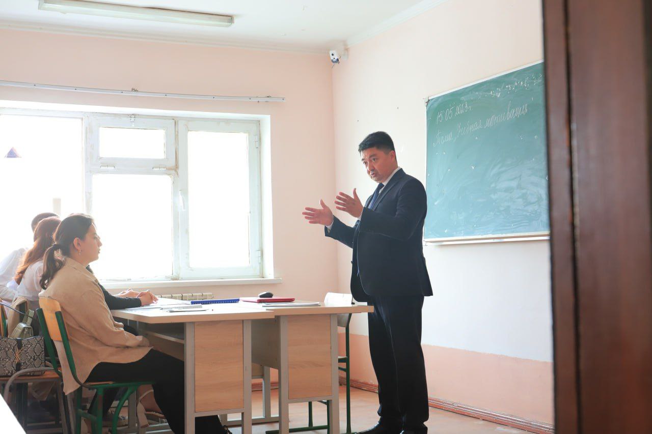 urdu.uz, O'quv ishlari bo'yicha prorektor talabalarga ma'ruza o'qidi