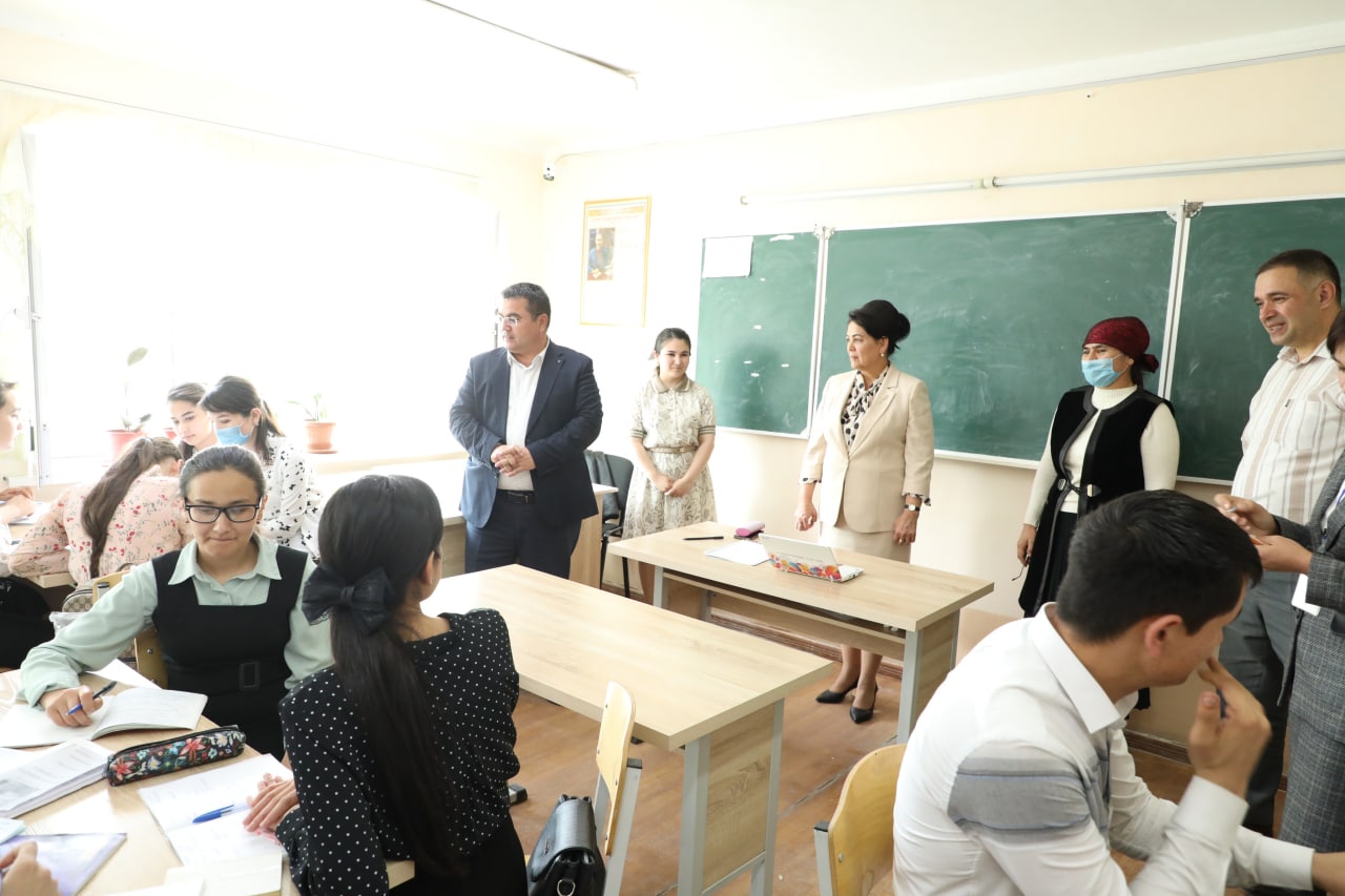 Adviser to the Minister of Higher and Secondary Special Education Odina Jamoldinova visited the Faculty of Philology of UrSU