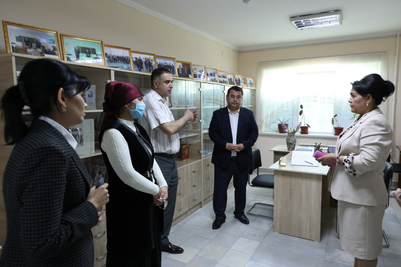 urdu.uz, Oliy va o‘rta maxsus ta’lim vaziri maslahatchisi  Odina Jamoldinova UrDU Filologiya fakultetida bo'ldi