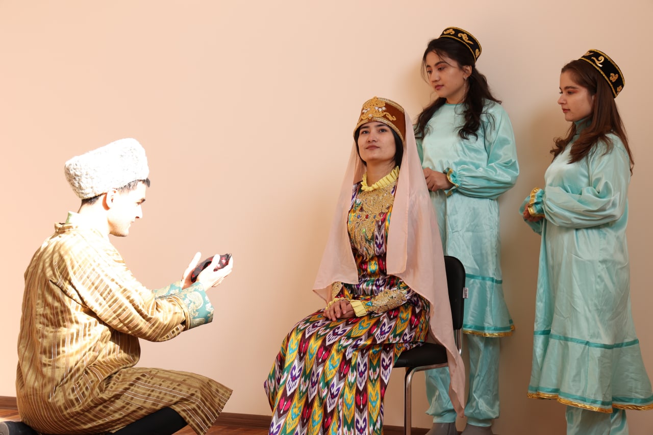 urdu.uz, Oliy ta'lim muassasalari talabalari o'rtasida an'anaviy tarzda o'tkazilib kelinayotgan “Talabalar teatr studiyalari” tanlovining Urganch davlat universitetida fakultet bosqichi start oldi