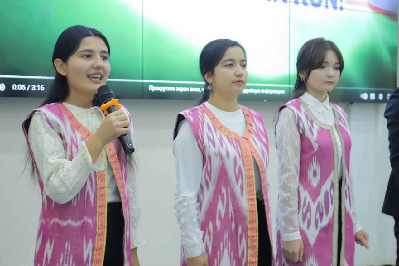 urdu.uz, MUQADDASDIR VATAN BAYROGʻI!