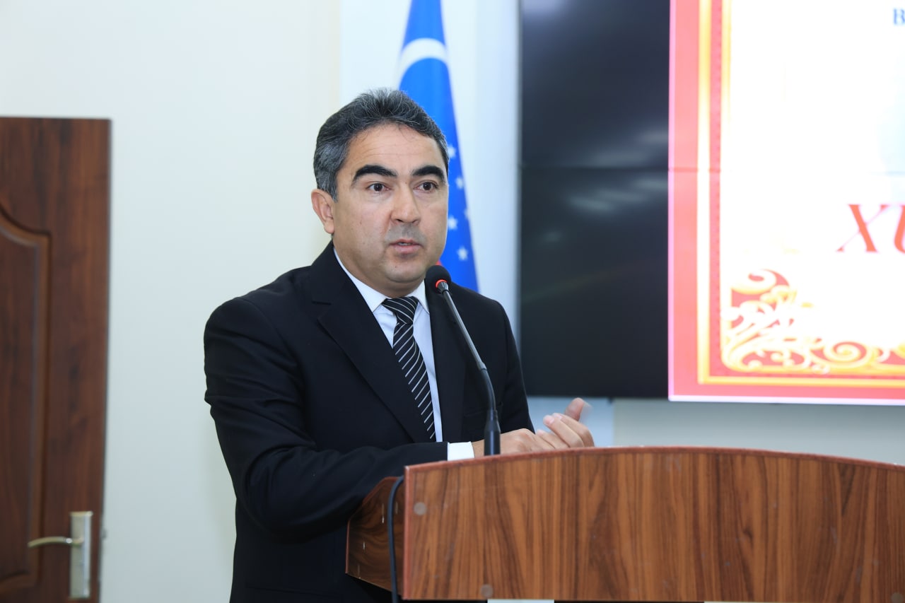 urdu.uz, Taniqli sanʼatkor Ozod Sobirovning “Qutilmodim…” nomli sheʼriy kitobi taqdimoti munosabati bilan ijodiy kecha boʻlib oʻtdi