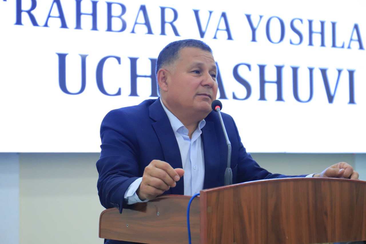 Leader and youth meeting