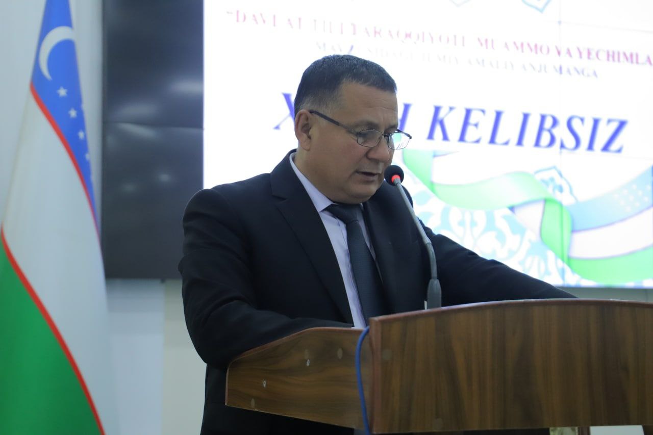 urdu.uz;21-oktabr —O'zbek tiliga Davlat tili maqomi berilgan kun munosabati bilan bugun UrDU Madaniyat saroyida "Davlat tili taraqqiyoti: muammo va yechimlar" mavzusidagi ilmiy-amaliy konferensiya bo'lib o'tdi