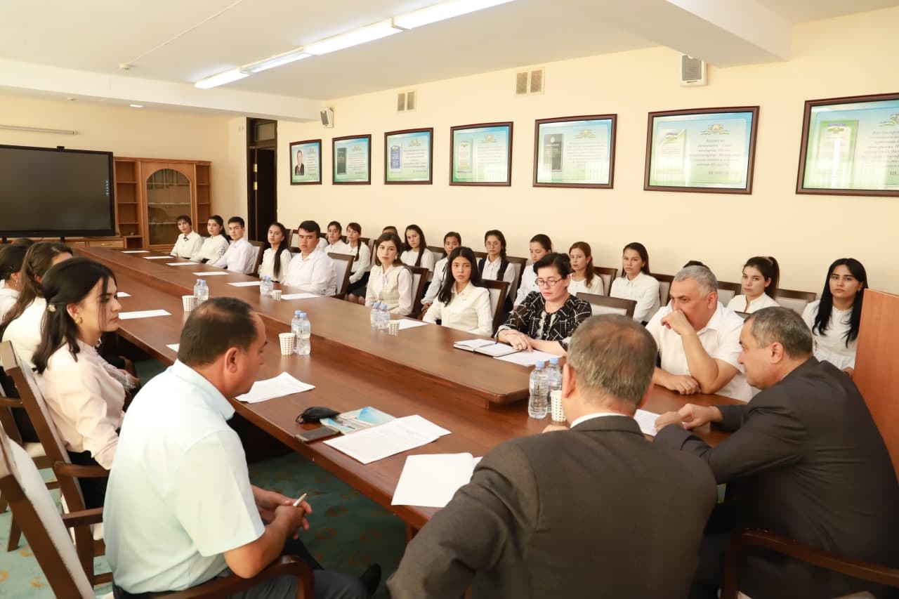 urdu.uz;“OLIY TA’LIM TIZIMIDAGI ISLOHOTLAR: URGANCH DAVLAT UNIVERSITETIDA YANGI O‘QUV YILINING TASHKIL QILINISHI” MAVZUSIDA MATBUOT ANJUMANI O‘TKAZILDI.