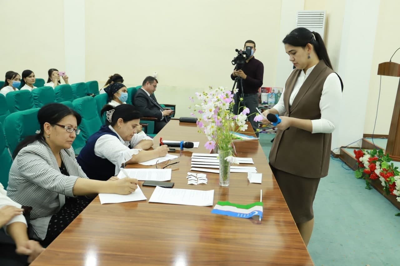 urdu.uz;“KITOBXON TALABA” KO`RIK-TANLOVINING ILK SONI BO`LIB O`TDI