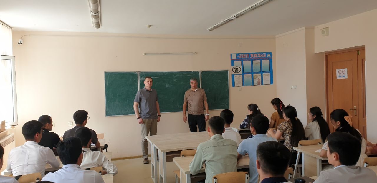 urdu.uz, Vashington davlat universiteti  professori Sergey Lapin Iqtisodiyot fakulteti talabalari bilan uchrashdi