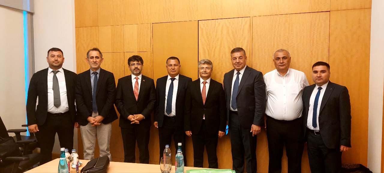 В настоящее время ректор Ургенчского государственного университета Бахром Абдуллаев находится в командировке в Турецкой Республике в составе делегации Хорезмской области.