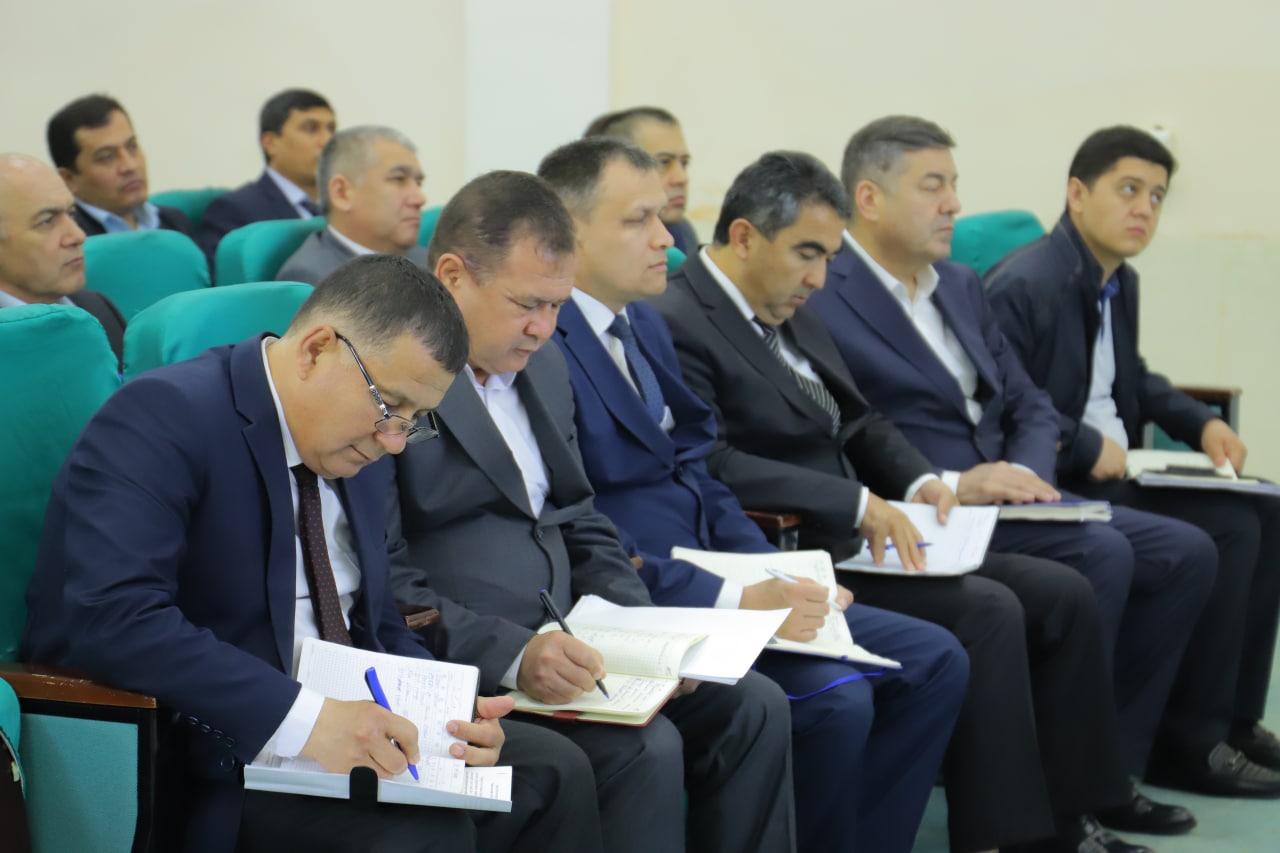 urdu.uz, Prezident maslahatchisi Abdujabbor Abduvohidov Xorazm viloyatidagi taʼlim muassasalarining masʼullari bilan uchrashuv oʻtkazdi