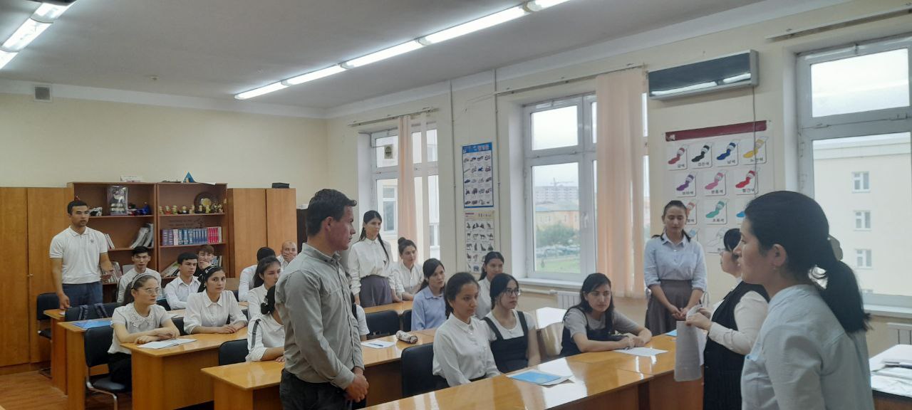 Bugun Tarix fakulteti Milliy g'oya, ma'naviyat asoslari va huquq ta'limi" kafedrasi o'qituvchisi MATCHANOVA BARNO IRKINOVNA  "Xalq davlat hokimiyatiga emas, balki davlat hokimiyati xalqimizga, uning manfaatlariga  xizmat qilishi kerak" degan mavzuda, TYUTOR MATVAPAYEVA NASIBA BOSHCHILIGIDAGI 1 kurs tarix yo'nalishi talabalari bilan mavzu yuzasidan  suhbatlashib, tushuntirish berdi va so'nggi vaqtlarda qonunchiligimizda inson qadrini ulug'lovchi insonparvar islohot va yangiliklar yuzasidan ma'ruza qildi. Talabalarni qiziqtirgan savollariga javob oldilar, tadbir qizg'in  bahs-  munozarali o'tdi.